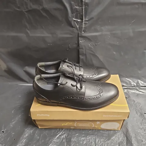 START-RITE BROGUE SENIOR BLACK LEATHER SHOES – UK 4.5 E