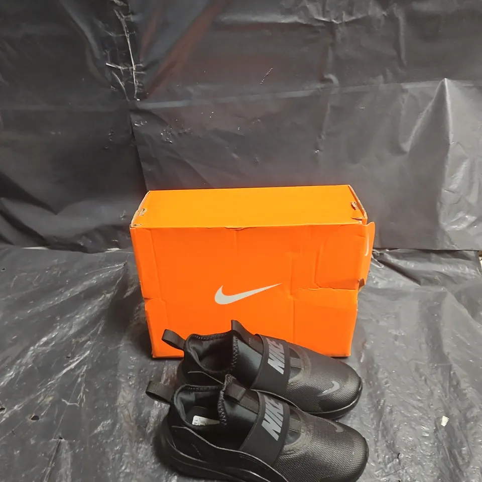 NIKE FLEX RUNNER 4 (PS) KIDS' TRAINERS – BLACK/BLACK-ANTHRACITE SIZE 12 UK