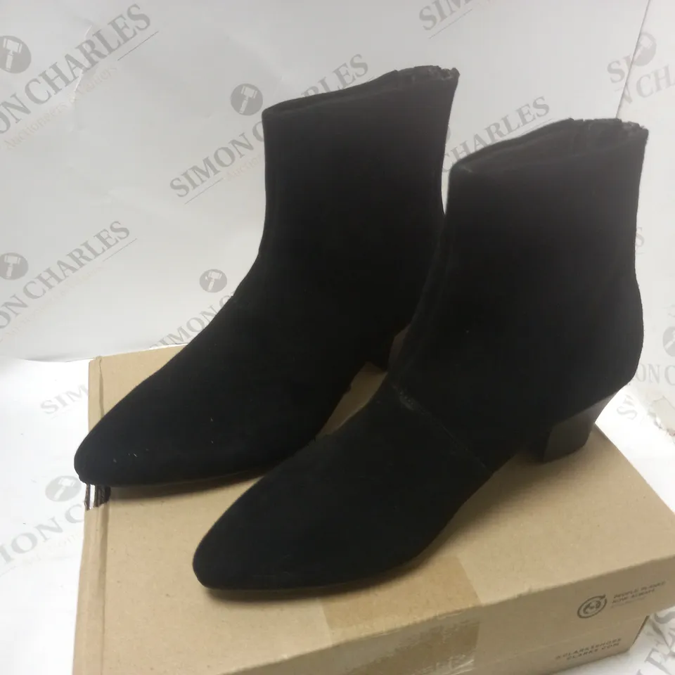 BOXED TERESA BOOT BLACK - SIZE 6