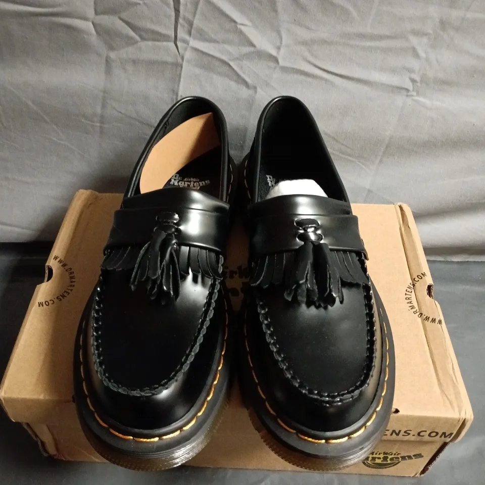 BOXED PAIR OF DR. MARTENS BLACK LEATHER TASSEL LOAFERS – MEN’S SHOES - UK SIZE 8