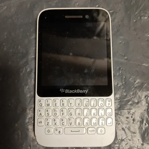 BLACKBERRY Q5 SMARTPHONE IN WHITE