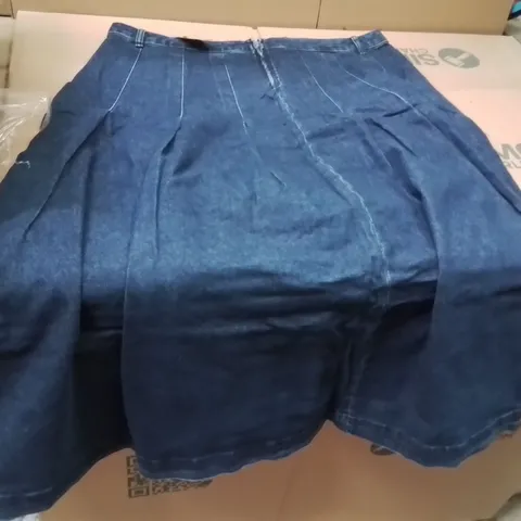 BOXED BRAND NEW APPROXIMATELY 10 SIMPLY BE JEANS BLUE SIZE 24