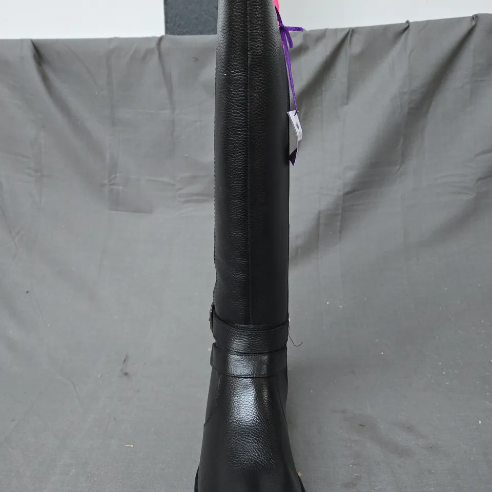 BOXED PAIR OF LOTUS JIVE II KNEE-HIGH BOOTS IN BLACK SIZE 7