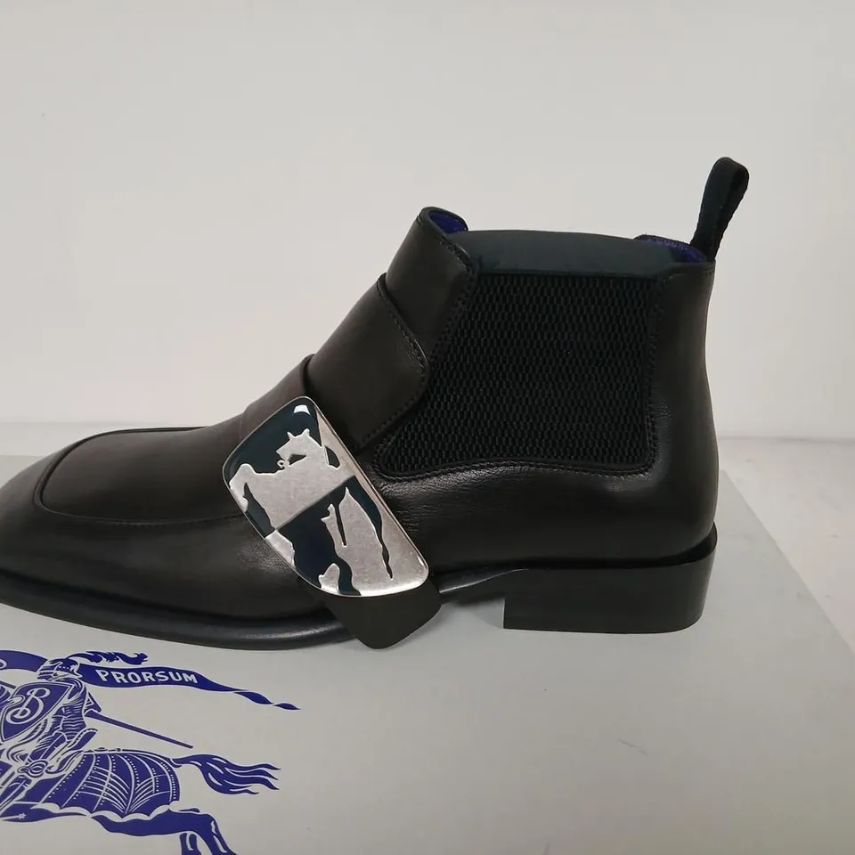 BURBERRY LEATHER BOOTS ON LEATHER SOLE, BLACK, EU 41 (UK 7)