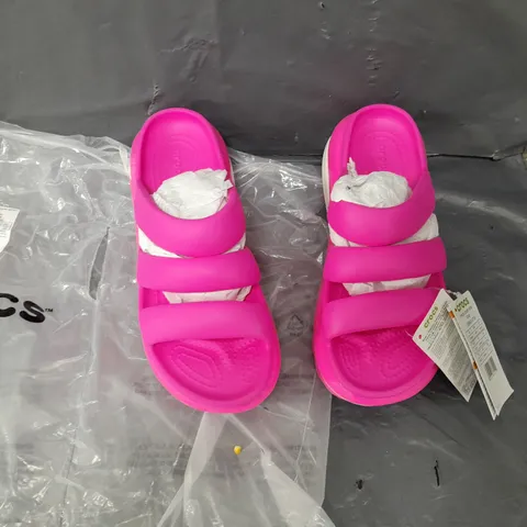 BAGGED PAIR OF CROCS MEGA CRUSH TRIPLE STRAP PINK CRUSH - M5/W6