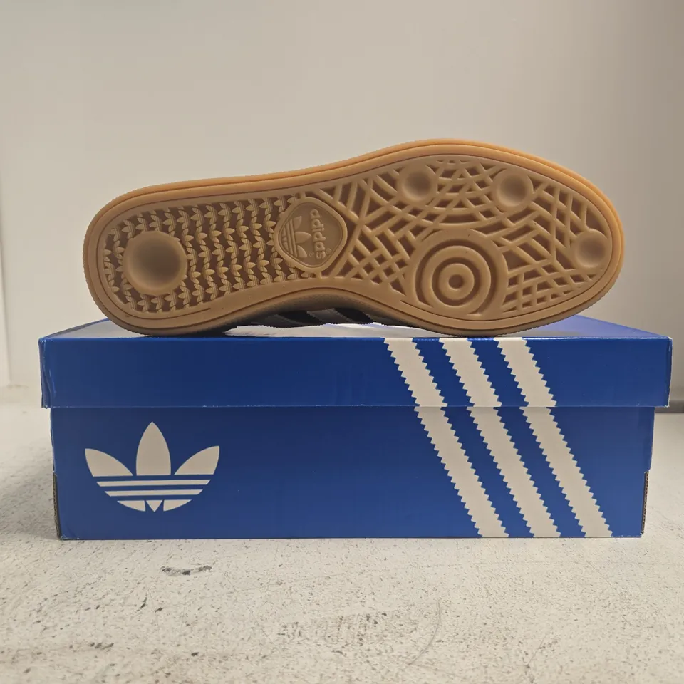 BOXED PAIR OF ADIDAS HANDBALL SPEZIAL TRAINERS IN NAVY SIZE UK 8