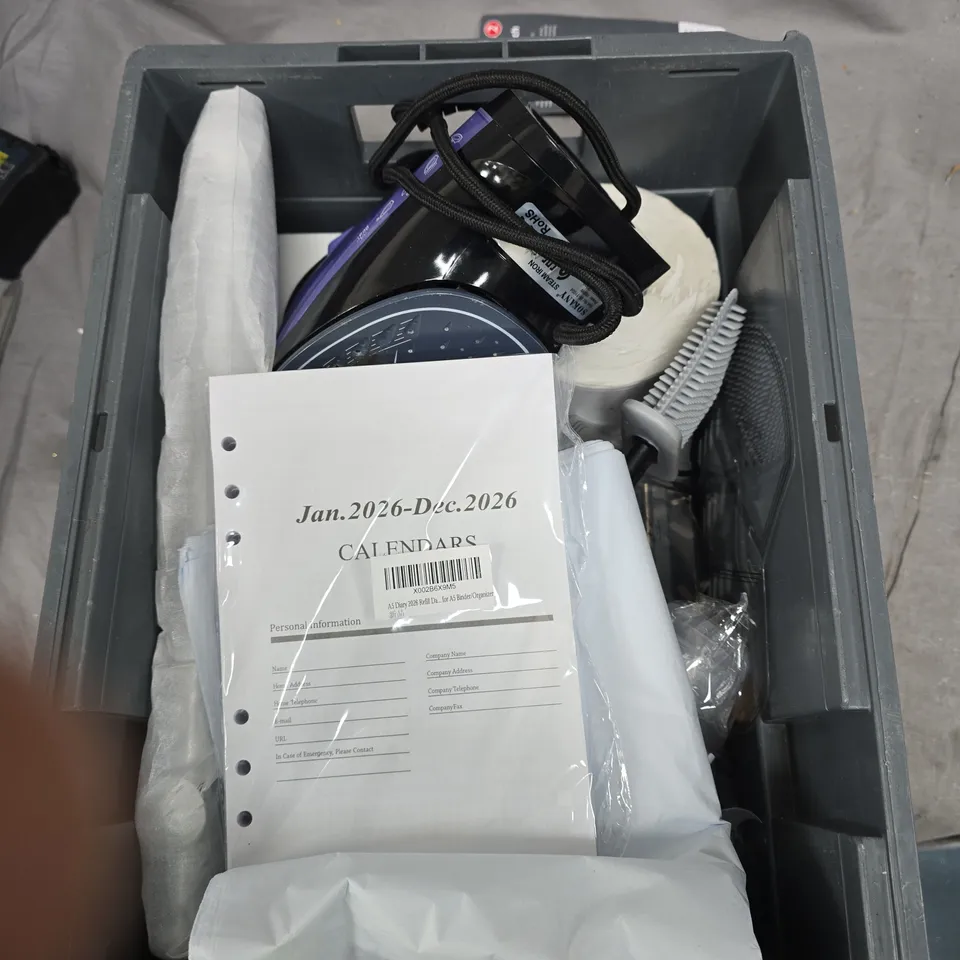 TOTE OF APPROXIMATELY 15 ASSORTED ITEMS TO INCLUDE: LED KEYRINGS AND GLASS BALL 