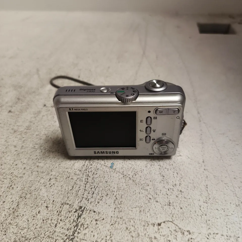 SAMSUNG DIGIMAX S800 DIGITAL CAMERA