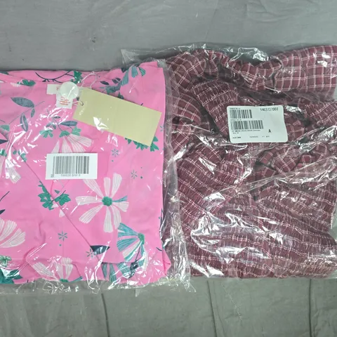 BOX OF APPROXIMATELY 20 ASSORTED CLOTHING AND FASHION ITEMS IN VARIOUS STYLES, SIZES, AND COLOURS - COLLECTION ONLY