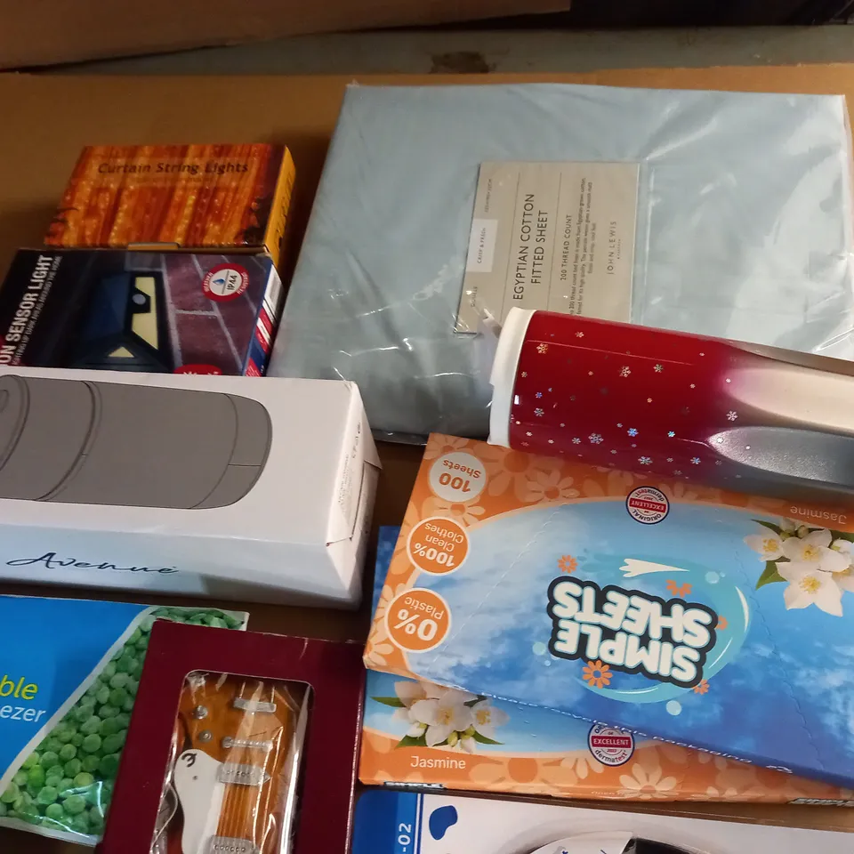LOT OF 14 ASSORTED HOUSEHOLD ITEMS TO INCLUDE TOMMEE TIPPEE HEALTHCARE KIT, HOT WATER BOTTLE AND FITTED SHEET
