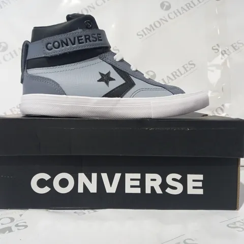 BOXED PAIR OF CONVERSE SHOES IN BLUE/BLACK UK SIZE 2.5