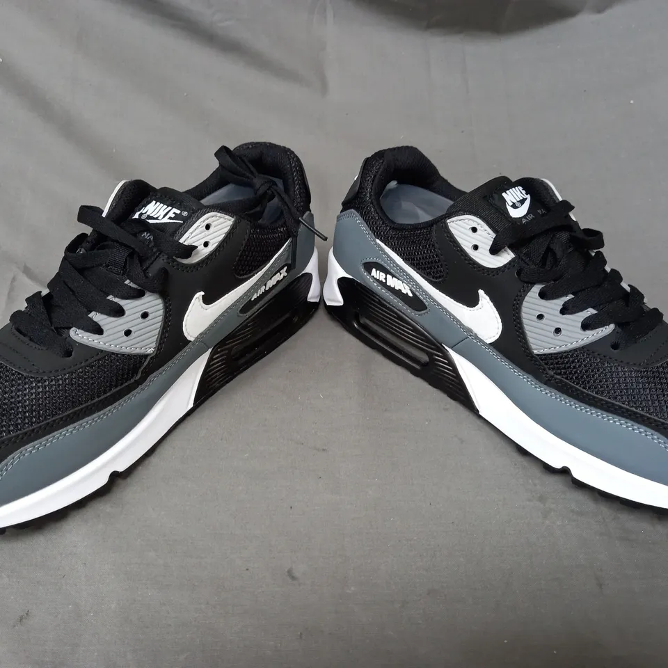 PAIR OF NIKE AIR MAX SHOES IN BLACK/GREY/WHITE UK SIZE 9