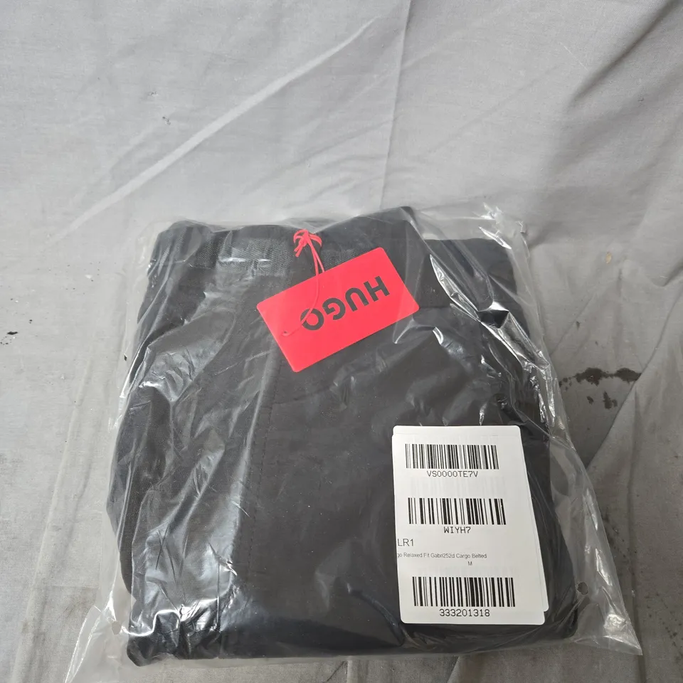 HUGO BOSS RELAXED FIT CARGO PANTS - SIZE M 