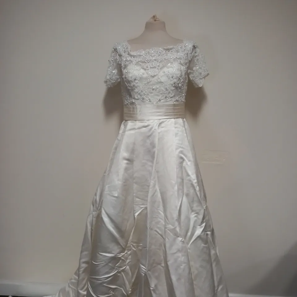 BERKETEX BRIDE KATERINA SCOLA MADALINE WHITE & SILVER WEDDING DRESS - SIZE 14