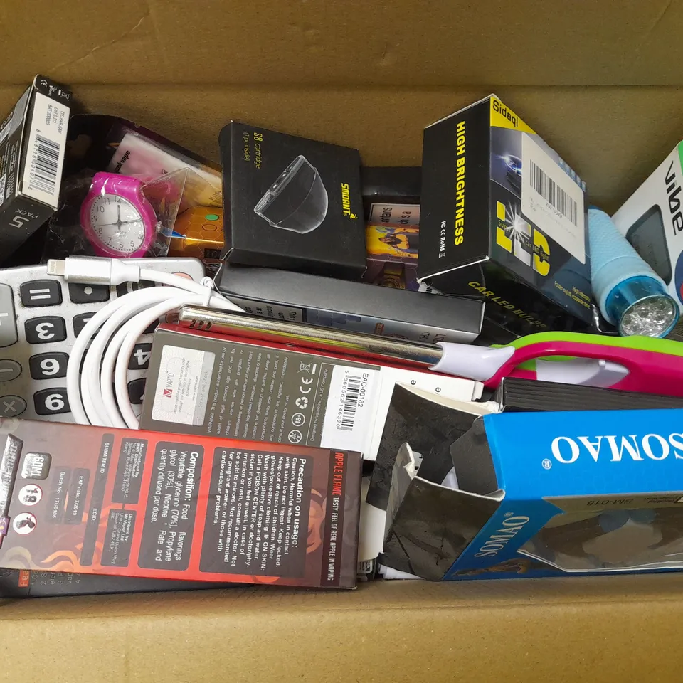 LOT OF APPROX 16 ASSORTED ITEMS TO INCLUDE - LED CAR HEADLIGHTS - EAR PHONES - TORCH ECT
