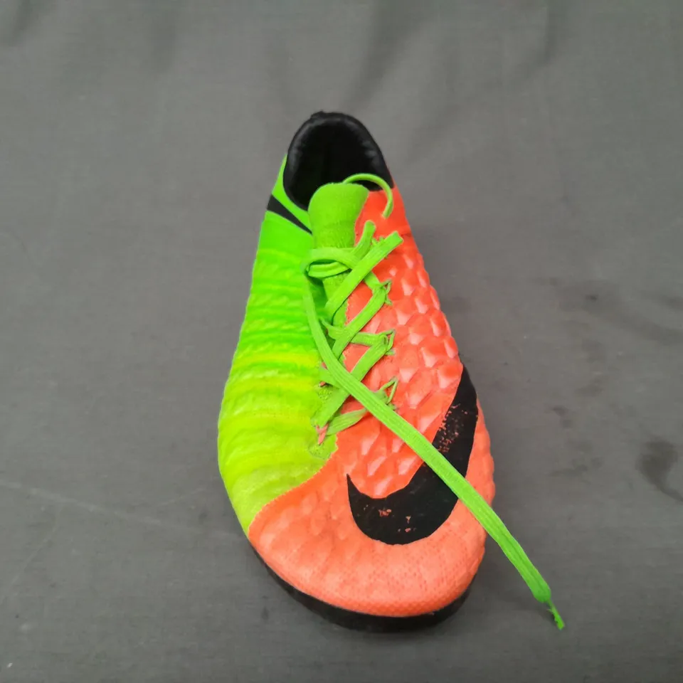 PAIR OF NIKE HYPERVENOM FLYKNIT FOOTBALL BOOTS IN GREEN/ORANGE UK SIZE 8.5