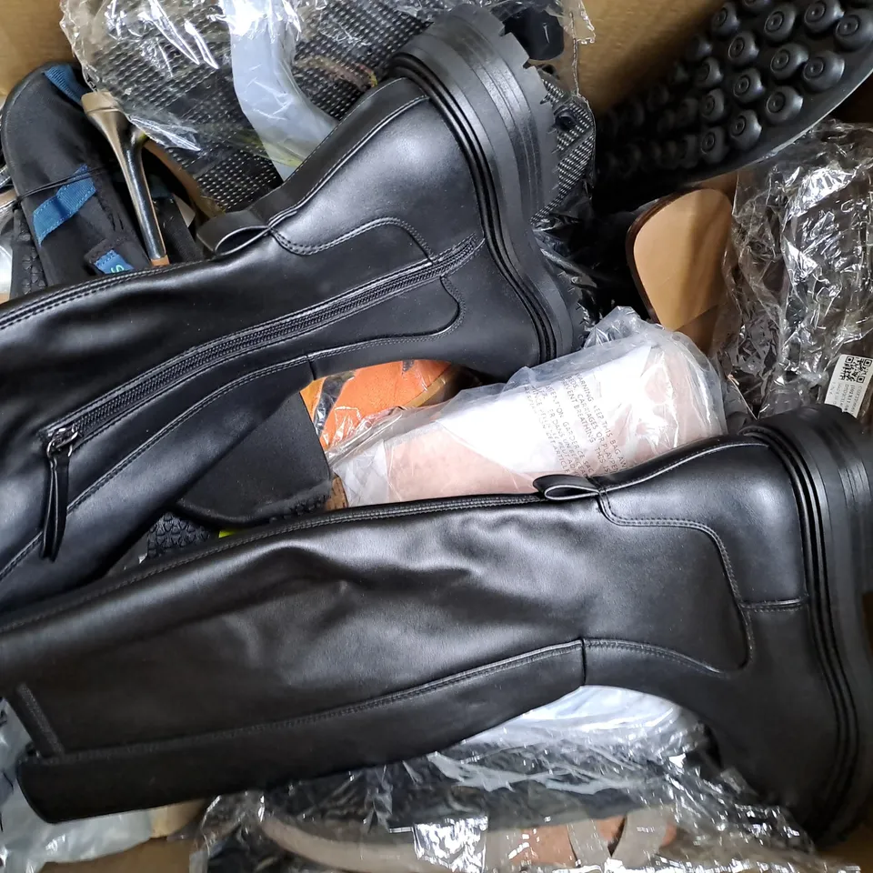 BOX OF APPROXIMATELY 15 ASSORTED PAIRS OF SHOES AND FOOTWEAR ITEMS IN VARIOUS STYLES AND SIZES TO INCLUDE BE MINE, ETC