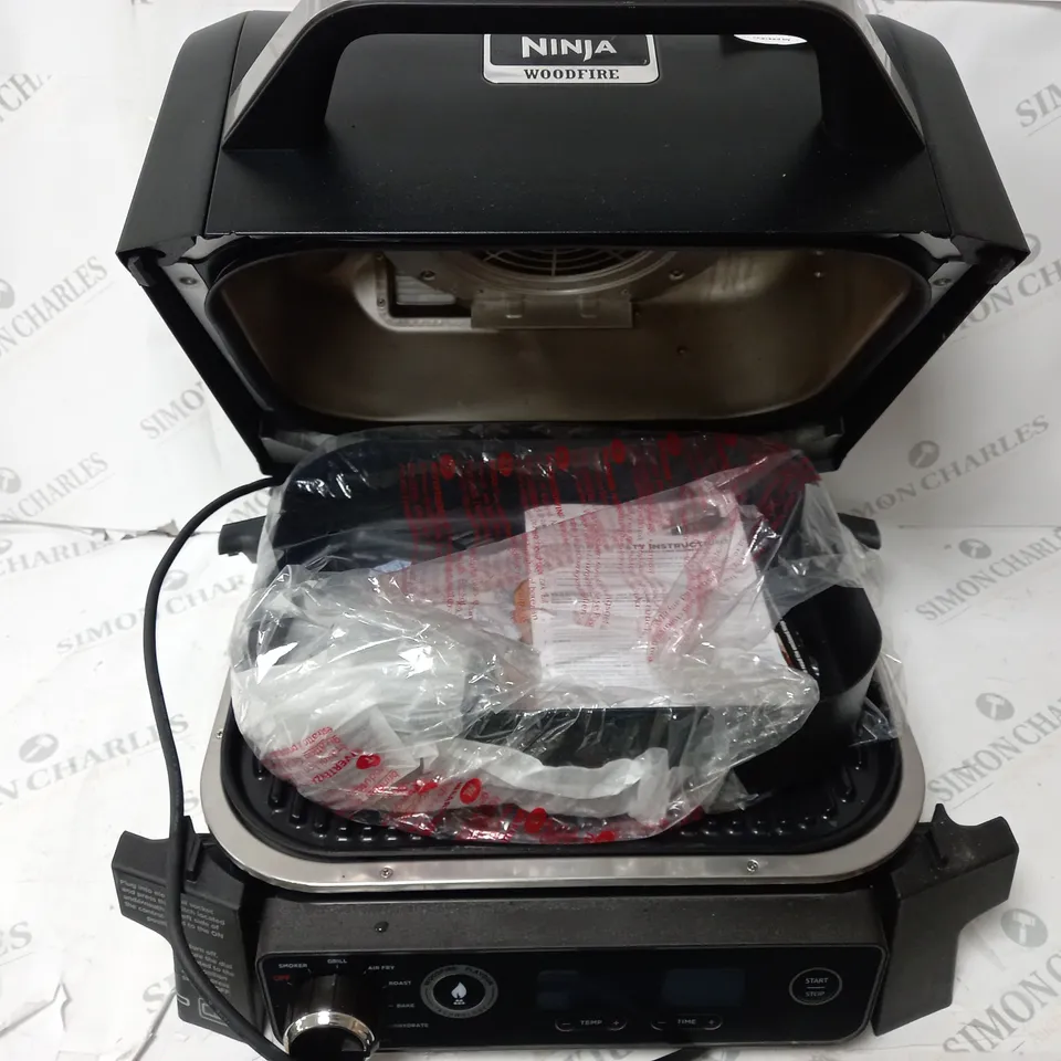 BOXED NINJA WOODFIRE ELECTRIC BBQ GRILL & SMOKER OG701UKQ