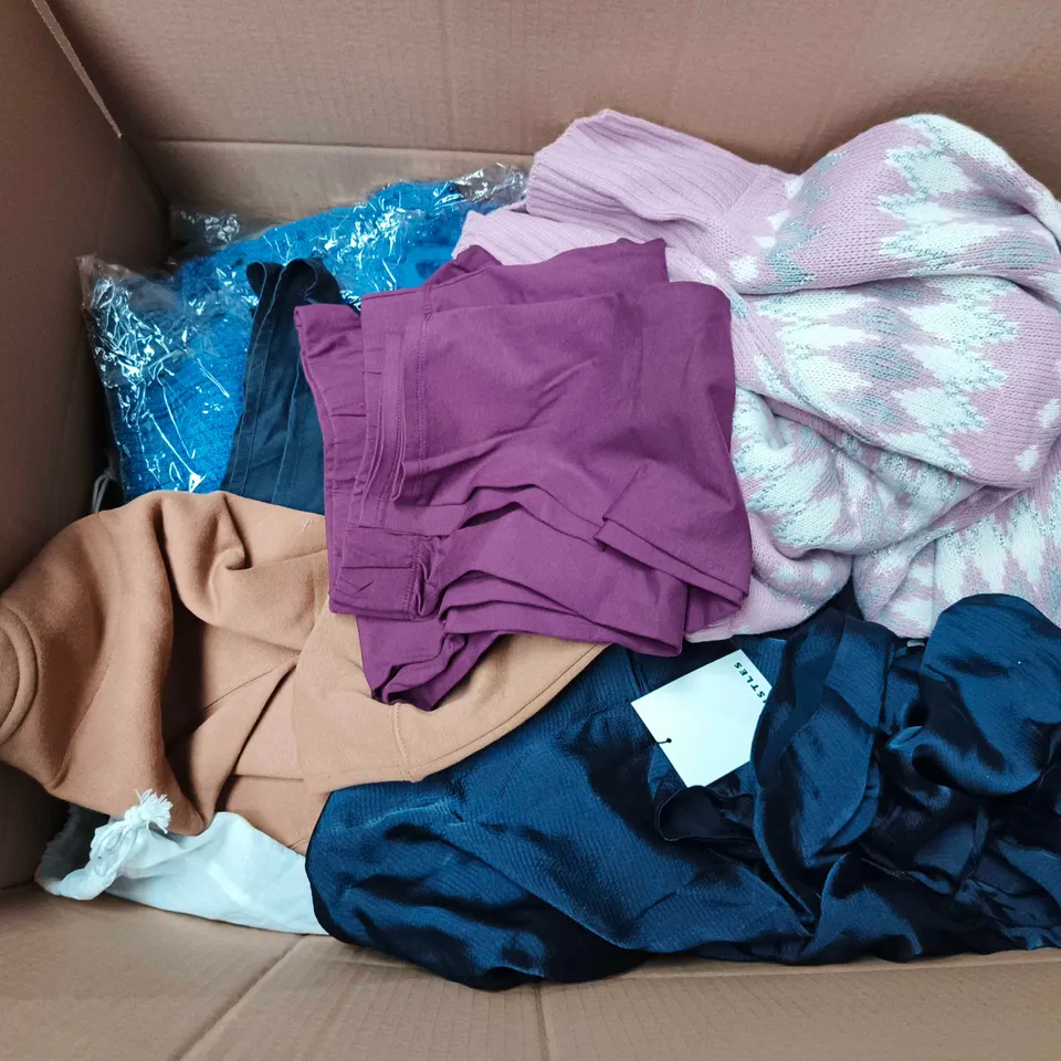 APPROXIMATELY 25 ASSORTED CLOTHING AND FASHION PRODUCTS IN VARIOUS STYLES AND SIZES - COLLECTION ONLY