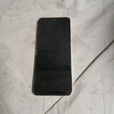 Samsung Galaxy Flip 6 Smartphone 