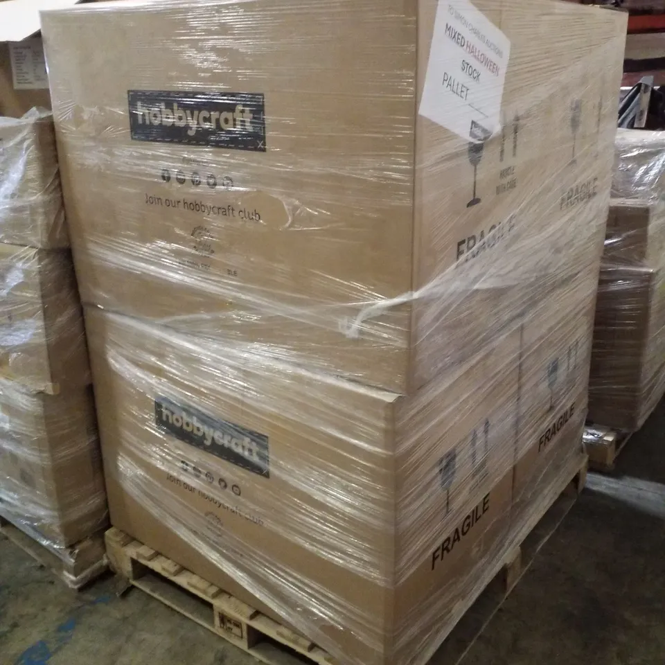 PALLET CONTAINING ASSORTED HALLOWEEN PRODUCTS INCLUDING PLUSH PUMPKINS, RATTAN BROOM DECORATION & DECORATIVE SKULLS