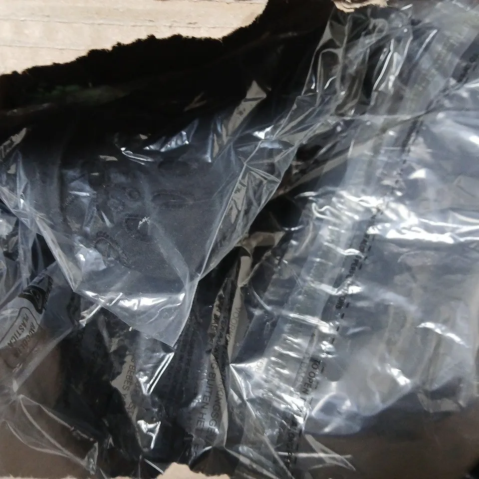 APPROXIMATELY 12 ASSORTED BAGGED CLOTHING ITEMS IN VARIOUS SIZES, COLOURS & STYLES TO INCLUDE DANNI MINOGUE, ONLY, RUTH LANGSFORD, ETC
