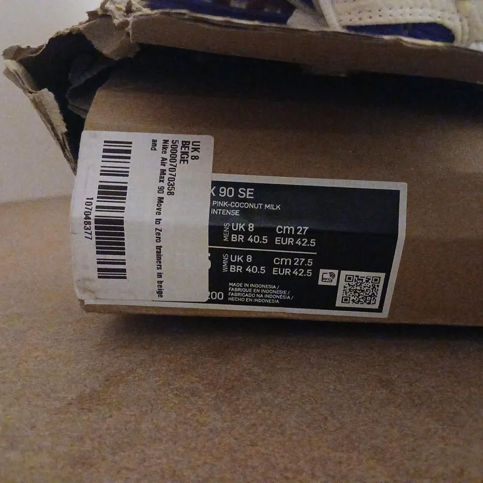 NIKE AIR MAX 90 SE SNEAKERS – BEIGE/WHITE WITH BLUE ACCENTS, UK 8 (EU 42.5)