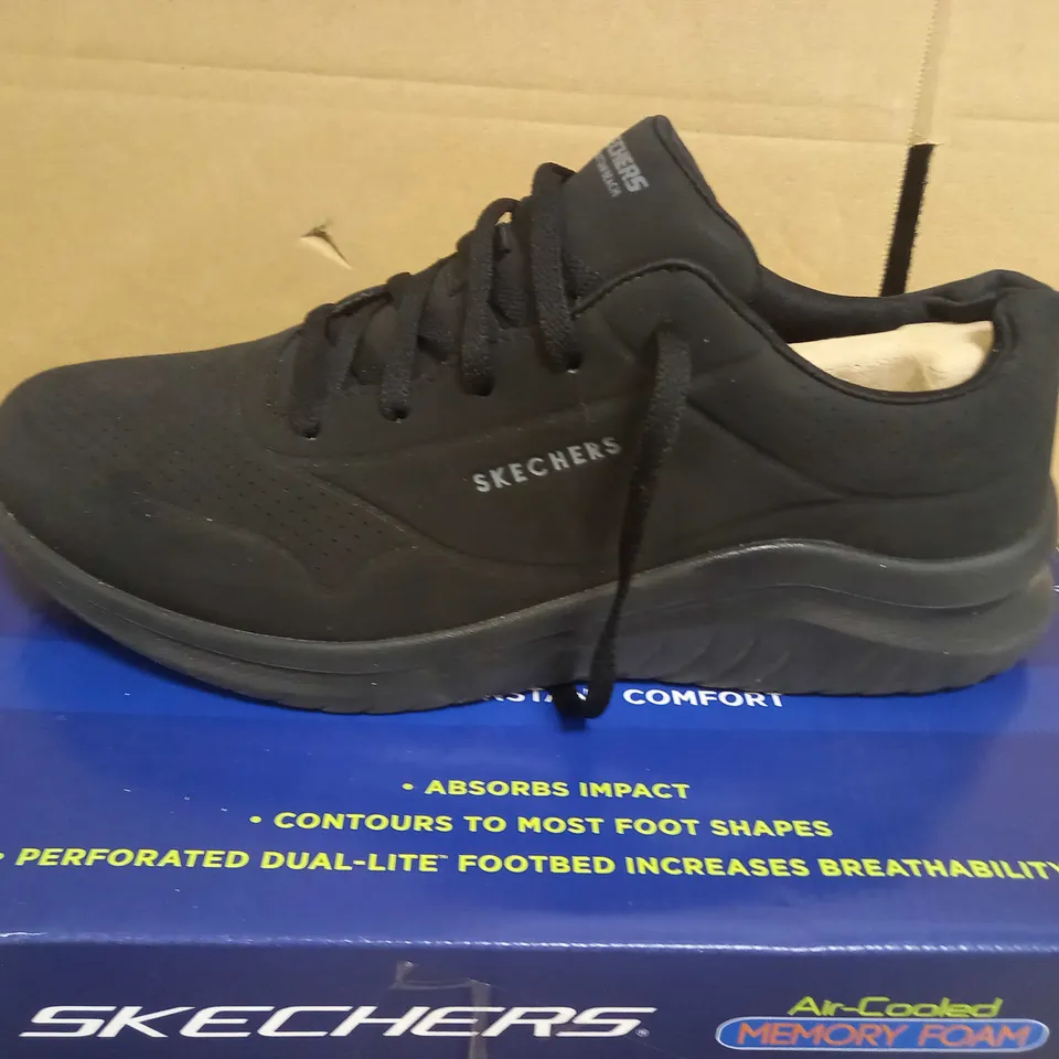 BOXED PAIR OF SKECHERS AIR COOLED MEMORY FOAM SHOES IN BLACK UK SIZE 9