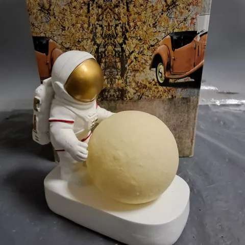LOT OF 4 BRAND NEW ASTRONAUT THEMED LIGHTS