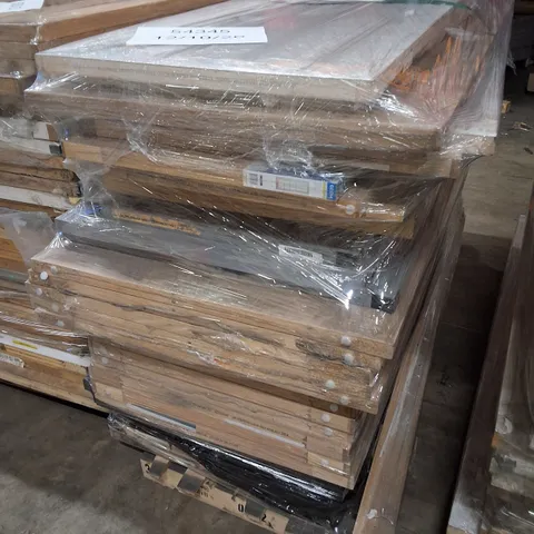 PALLET CONTAINING APPROXIMATELY 30 ASSORTED INTERNAL DOORS