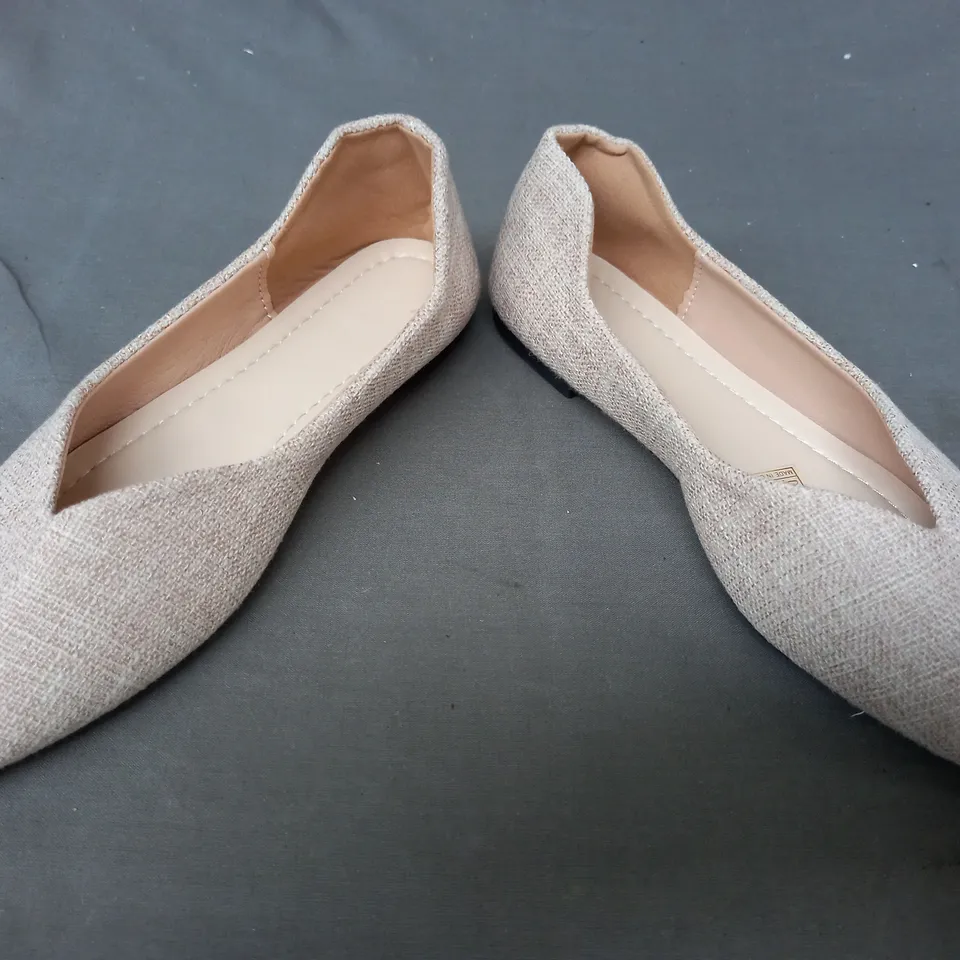 BOXED PAIR OF DESIGNER SLIP-ON SHOES IN SAND EU SIZE 36