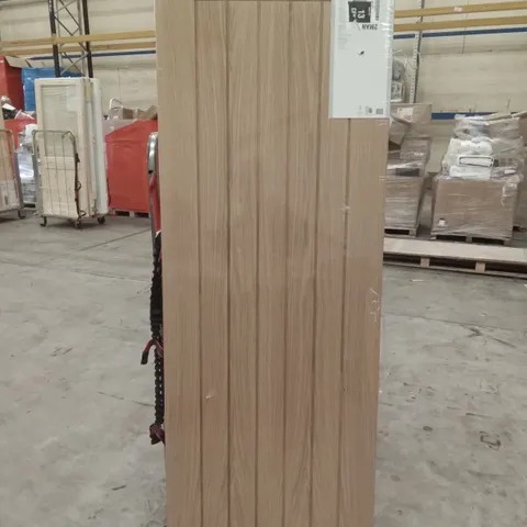 PACKAGED 686 X 1981MM OAK VENEERED PRE FINISHED INTERNAL DOOR