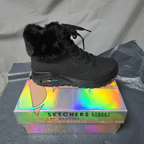 SKECHERS STREET LOS ANGELES BOOTS – BLACK, FUR COLLAR, AIR-COOLED MEMORY FOAM SIZE 5