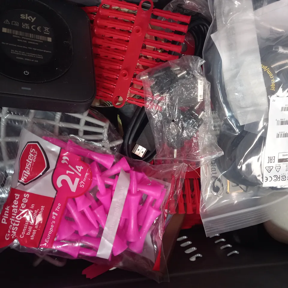 LOT OF APPROXIMATELY 10 ASSORTED HOUSEHOLD ITEMS TO INCLUDE REMOTE CONTROL DOORBELL, PINK GRADUATED PLASTIC TEES, REMOTE, ETC