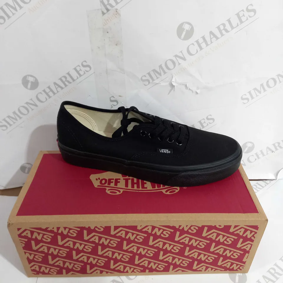 BOXED PAIR OF VANS BLACK/BACK AUTHENTIC UK 6.5