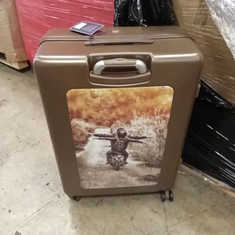 PALLET OF NUTCASE TRAVEL SUITCASES