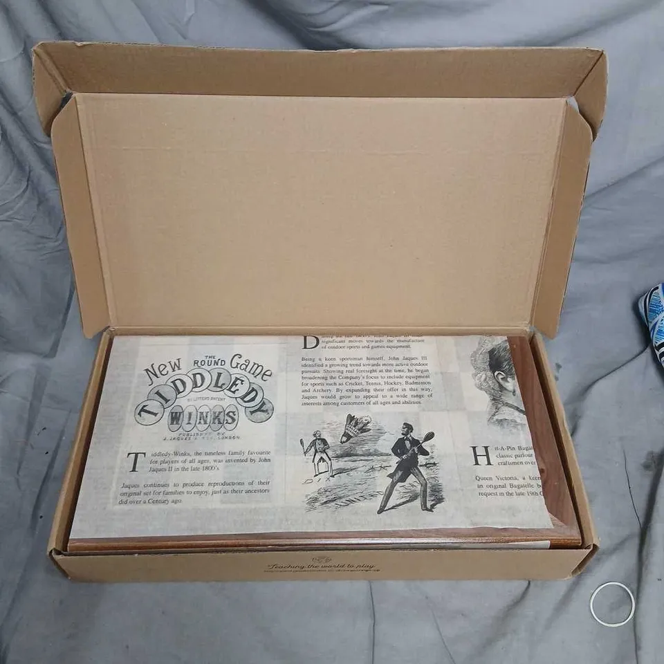 15-INCH CABINET CHESS SET – HANDMADE BY CRAFTSMEN