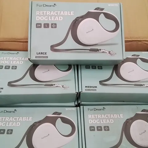 BOX CONTAINING APPROXIMATELY 24 BRAND NEW RETRACTABLE DOG/PET LEADS -MEDIUM-