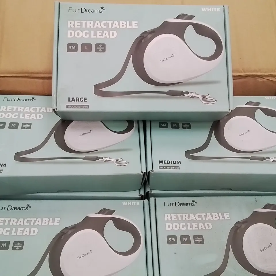BOX CONTAINING APPROXIMATELY 24 BRAND NEW RETRACTABLE DOG/PET LEADS -MEDIUM-