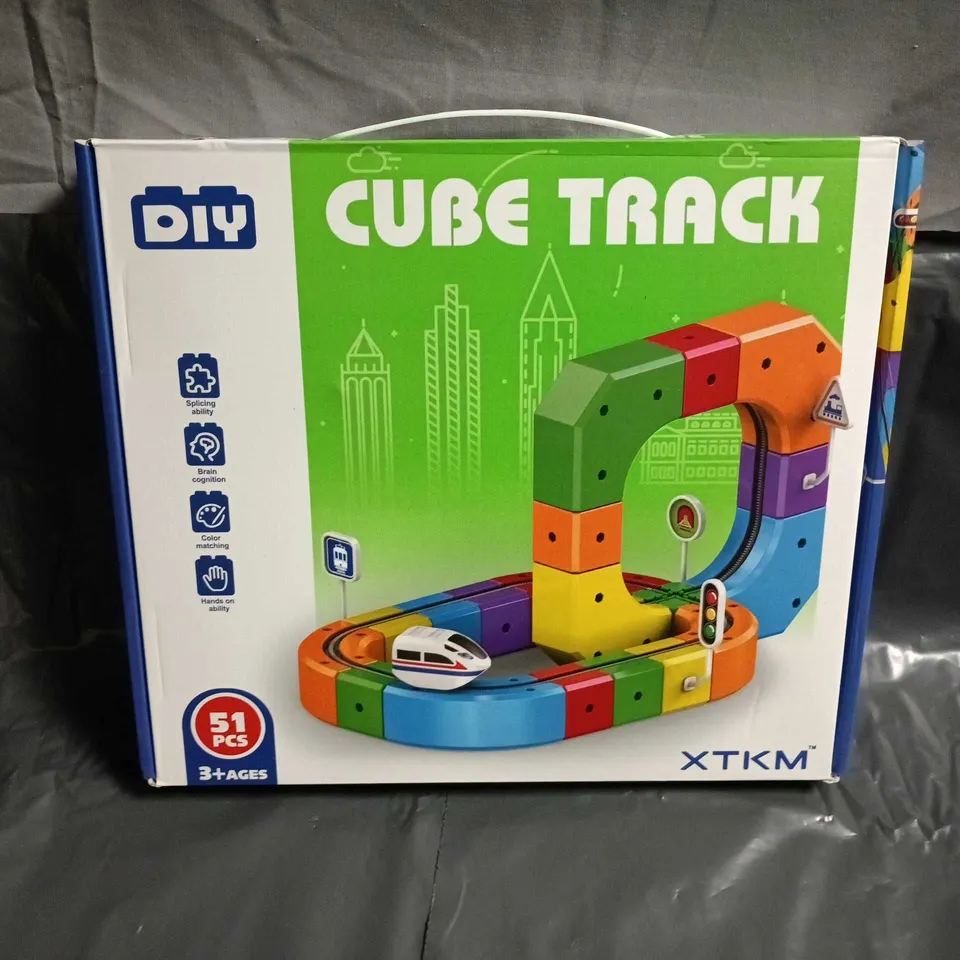XTKM CUBE TRACK DIY BUILDING TOY SET – 51 PIECES (AGES 3+)