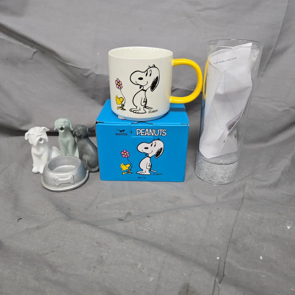 TOTE OF APPROXIMATELY 10 HOUSEHOLD POTTERY ITEMS TO INCLUDE DOG TEA LIGHT HOLDER, MUGS AND A LIGHT UP TUMBLER