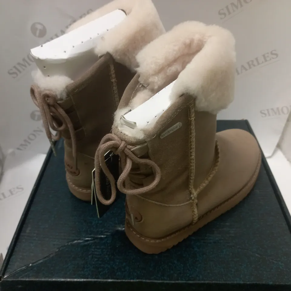 BOXED CHAMPIGNON LEATHER BOOTS - SIZE 5