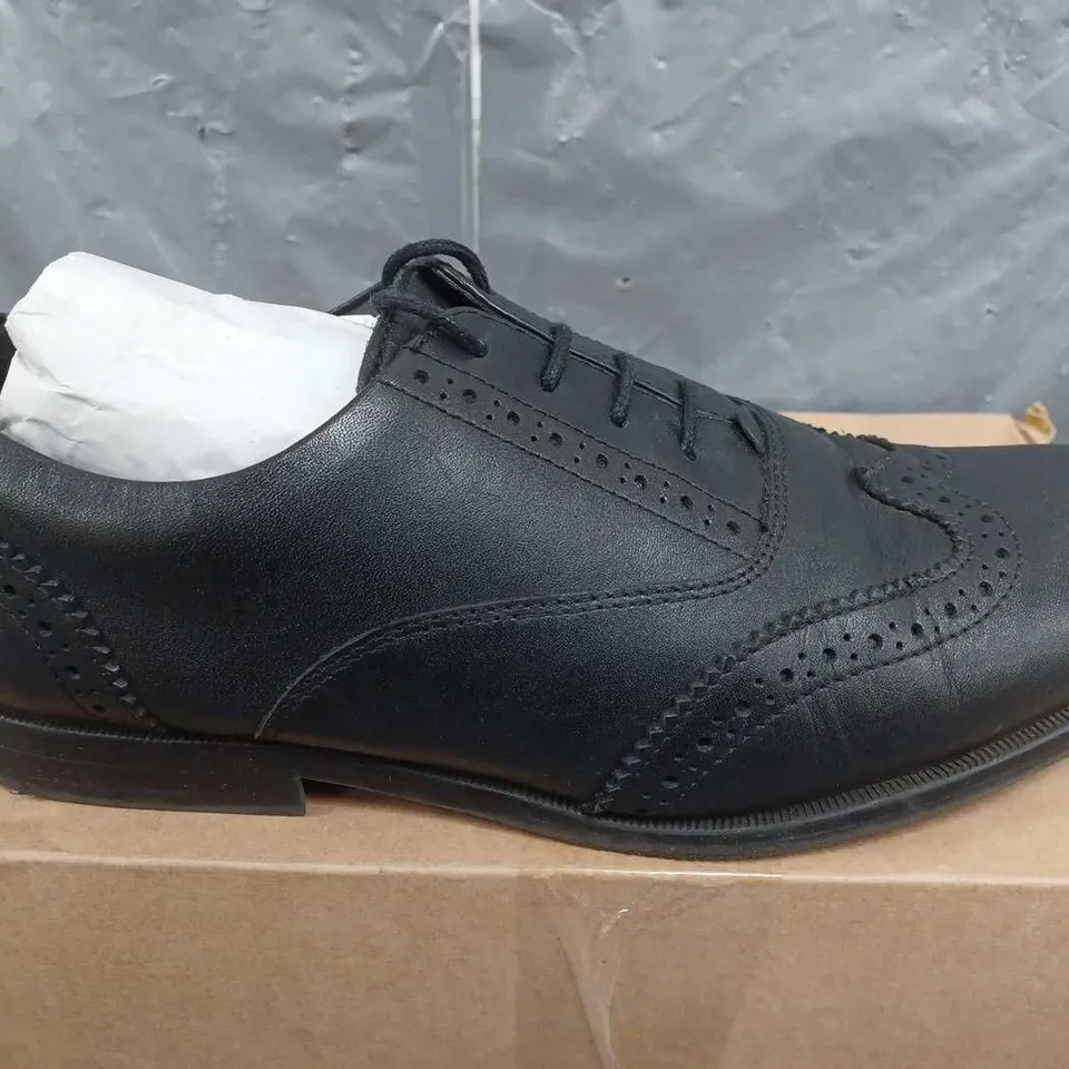 BOXED POD LEE LEATHER LACE UP BROGUE SCHOOL SHOE - BLACK RRP £50