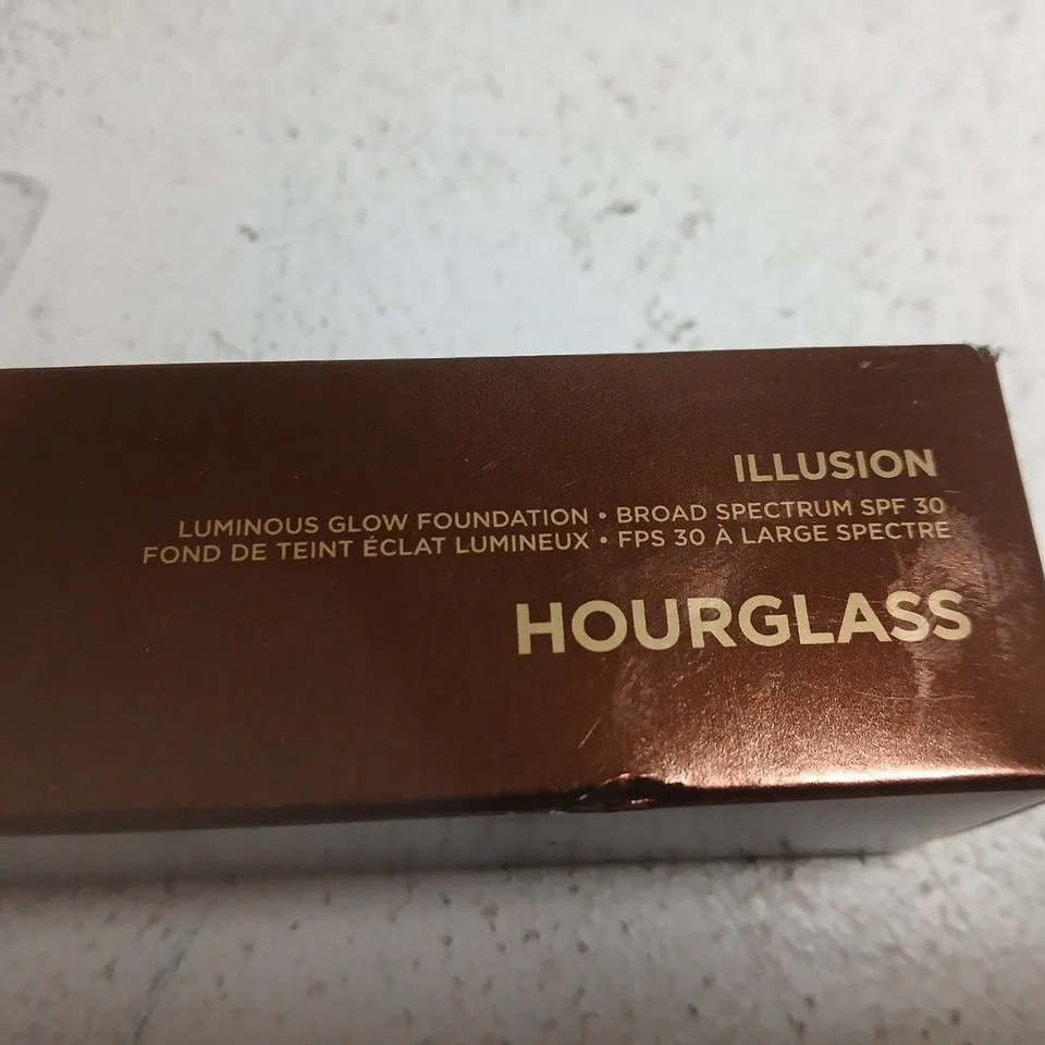 HOURGLASS ILLUSION LUMINOUS GLOW FOUNDATION SPF 30 – BOXED