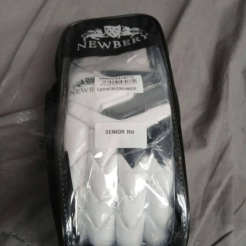 NEWBERY PLAYER BATTING GLOVES SENIOR RH