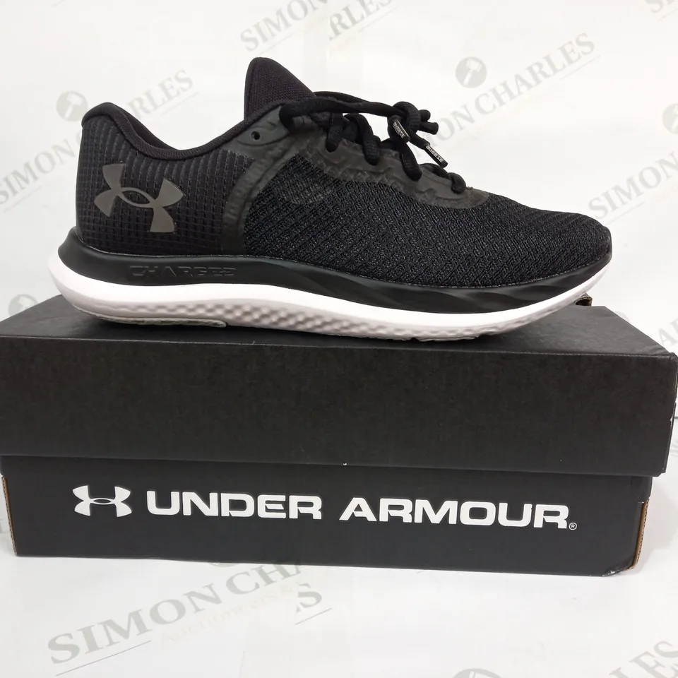 BOXED PAIR OF UNDER ARMOUR CHARGED BREEZE SHOES IN BLACK UK SIZE 7