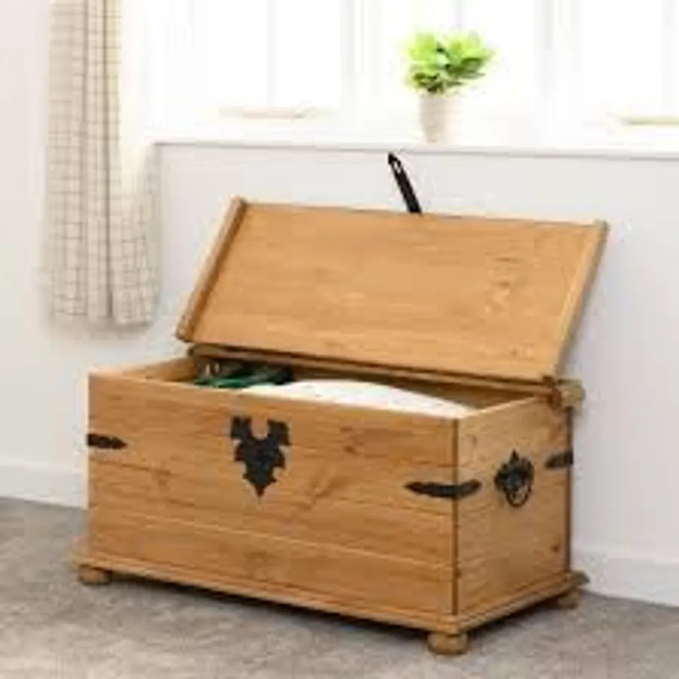 BOXED CORONA SINGLE STORAGE CHEST 