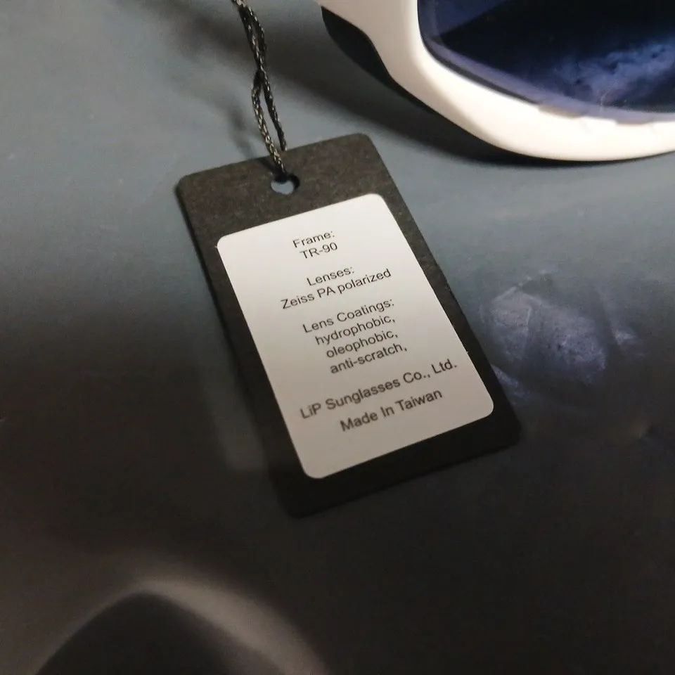 BOXED LIP-SUNGLASSES TYPOON IN GLOSS WHITE/BLACK