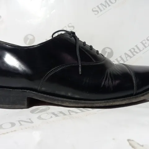 BOXED PAIR OF BARKER LACE UP SHOES IN BLACK SIZE 8.5