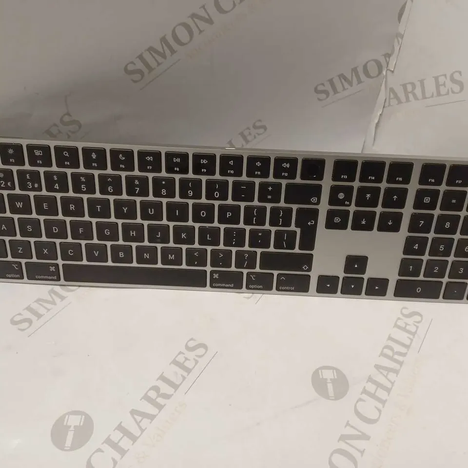 APPLE MAGIC KEYBOARD WITH TOUCH ID